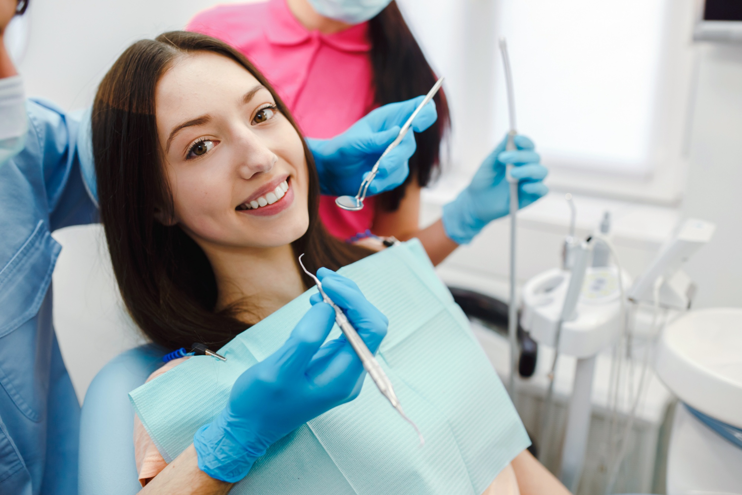 smiling-woman-dentist-chair